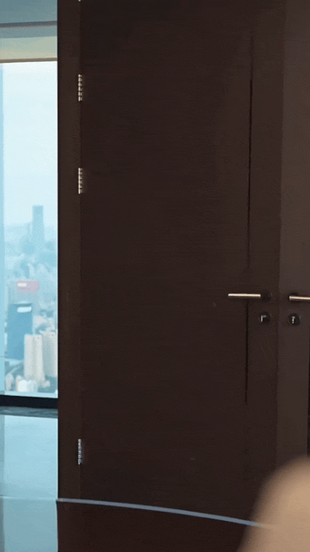 AI生成办公室美女秘书推门进来的短视频教程（会员免费）-G站- AI精品资源站