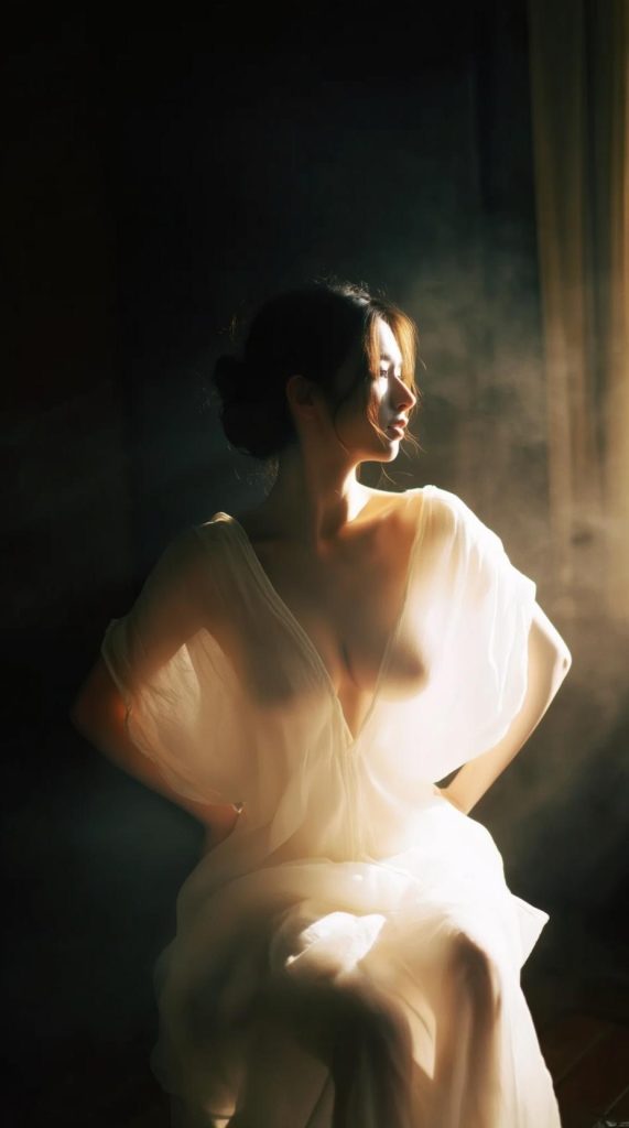 Qwen-Image_光之形_柔美身材-G站- AI精品资源站