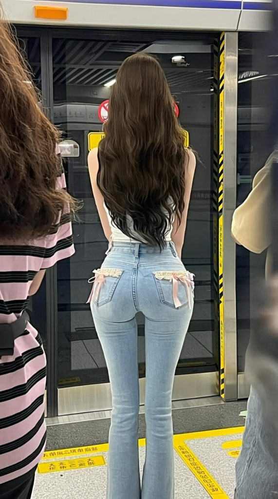 图片[1]-LoRA_Qwen-Image_背影杀-G站- AI精品资源站